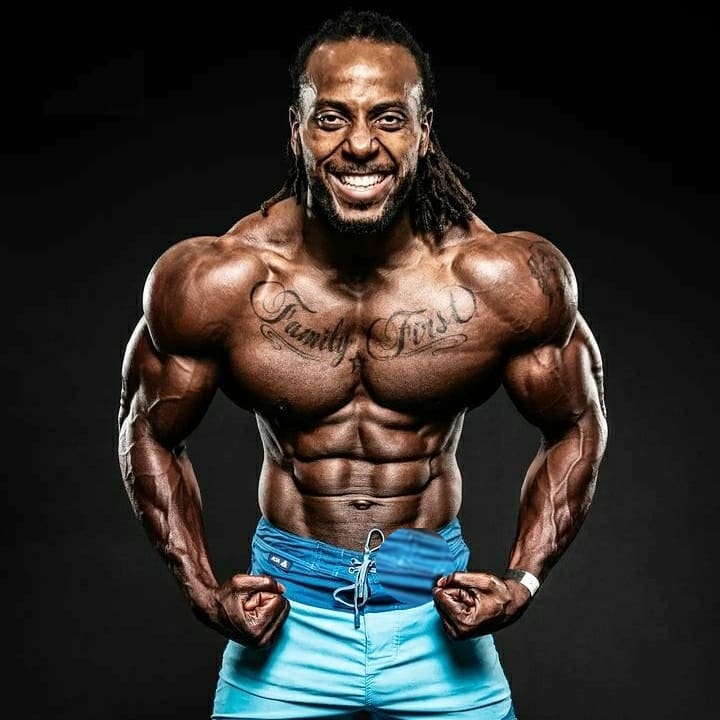 Lee Muscles, smiling, in a studio photo